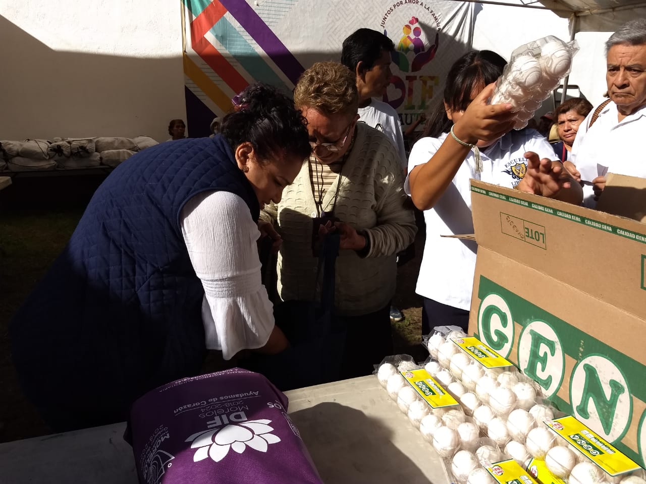 Entregan DIF Cuautla despensas a bébes, niños y adultos mayores