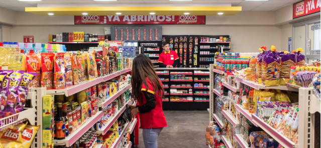 Oxxo empleó a más jóvenes con beca de AMLO