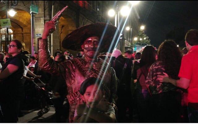 Hombre viaja 15 horas para asistir al Grito de AMLO