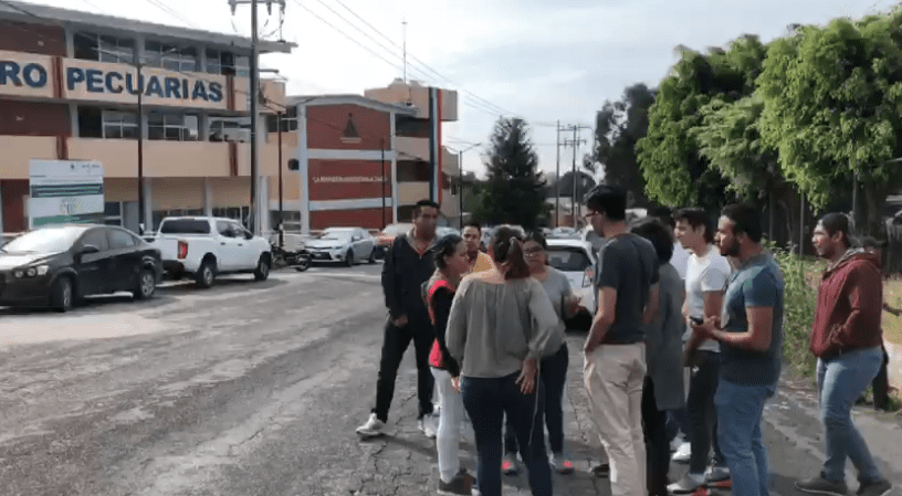 Evacuan a estudiantes de la UAEM por amenaza de BOMBA