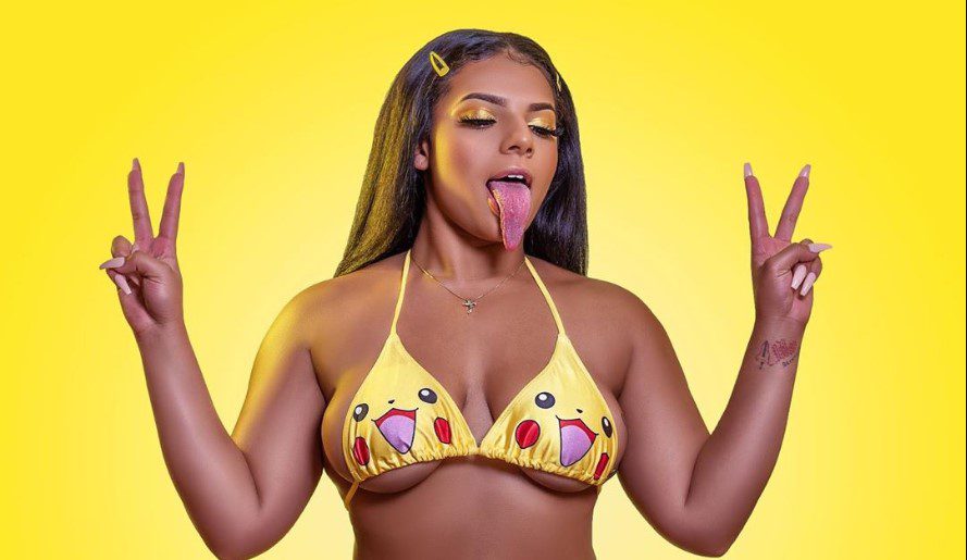 Influencer gana 100 mil dólares por mostrar su larga lengua