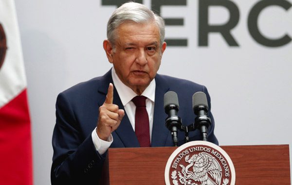 Sueldo y aguinaldo de AMLO aumentará para 2020