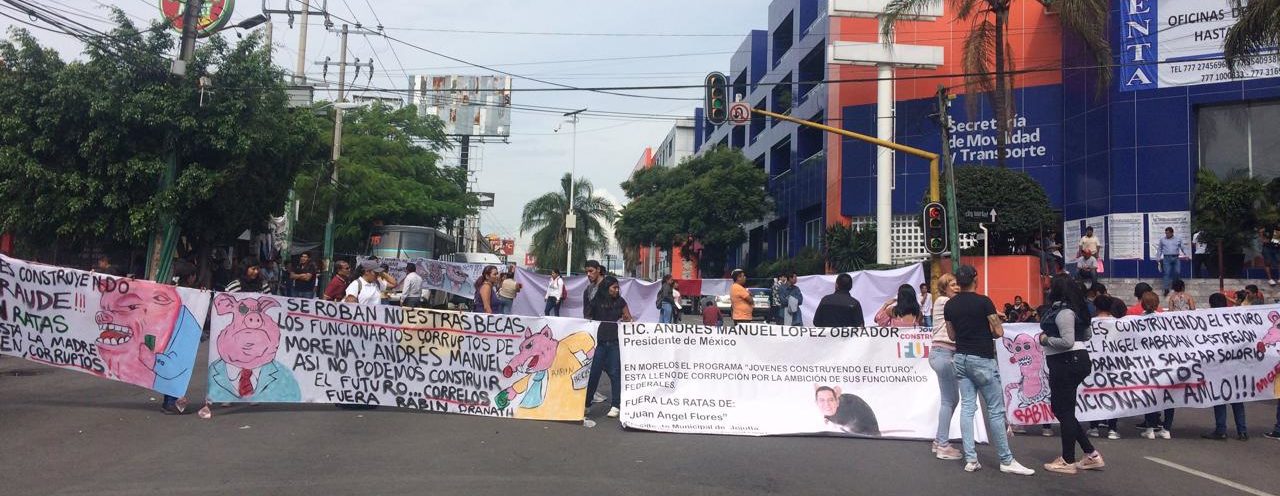 Jóvenes becados anuncian más BLOQUEOS para mañana