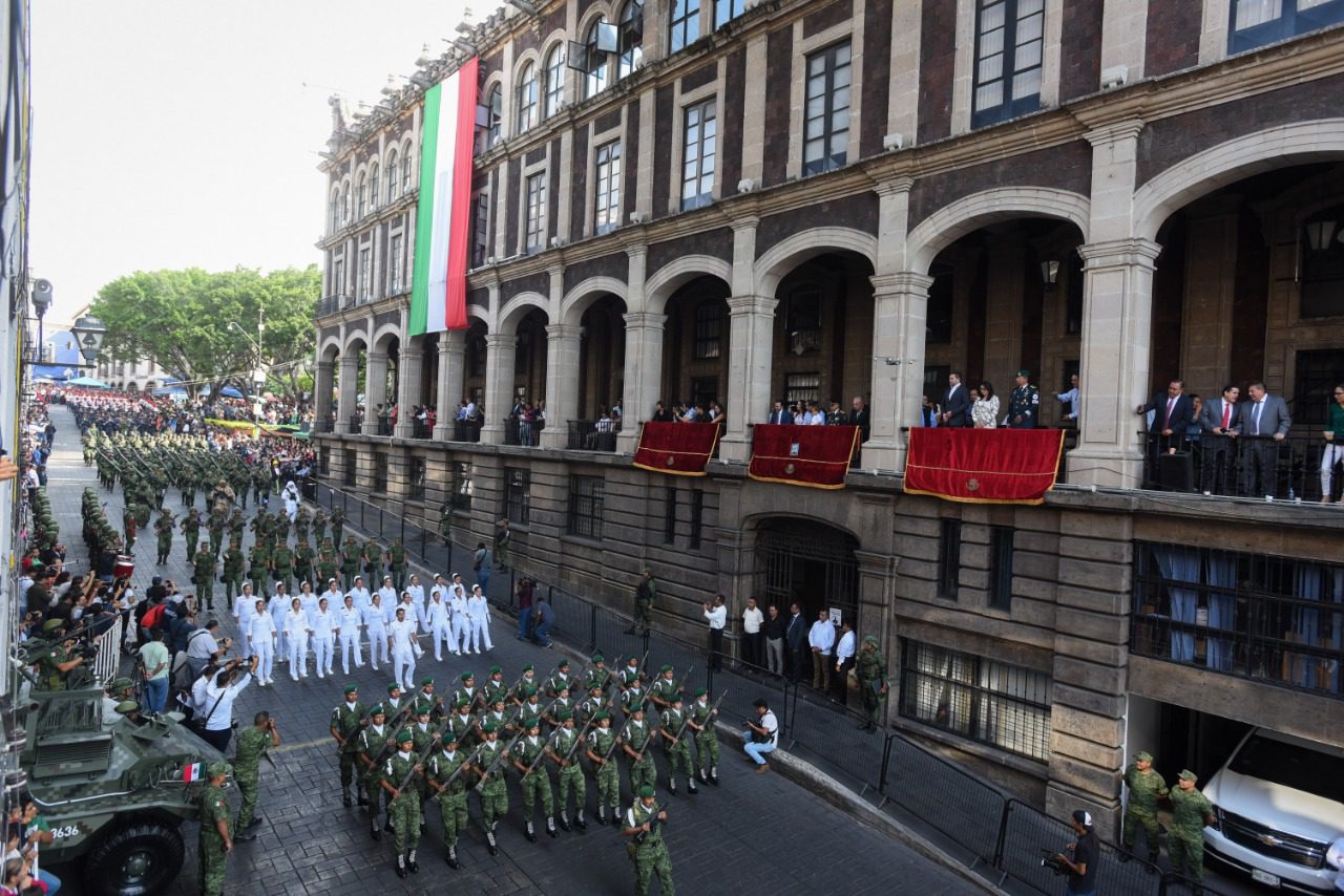 Realizan defile cívico-militar en el Centro de Cuernavaca