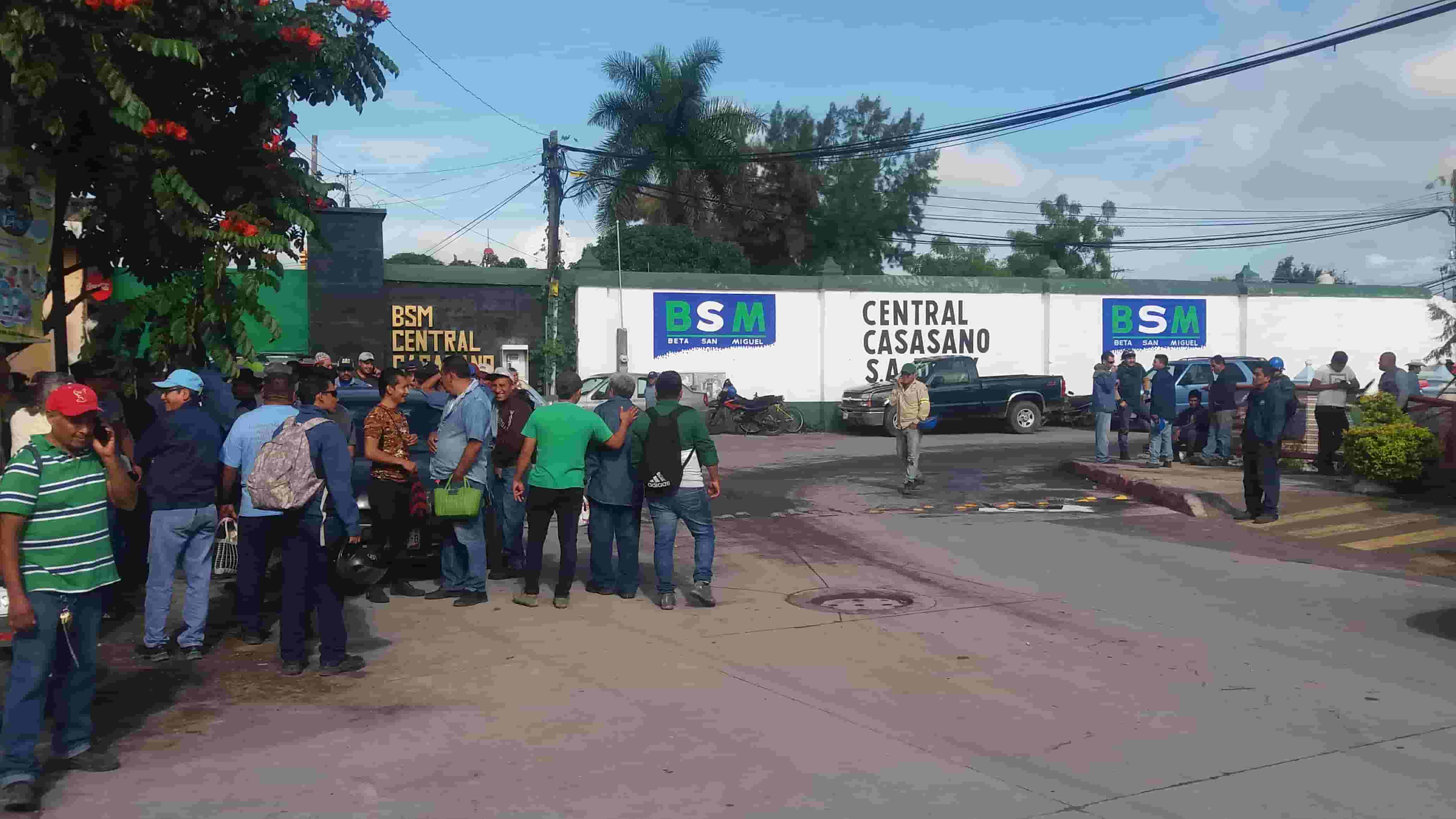 Ingenios azucareros realizan paro de labores