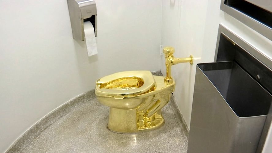 Ladrones roban un inodoro de oro de 1.2 mdd
