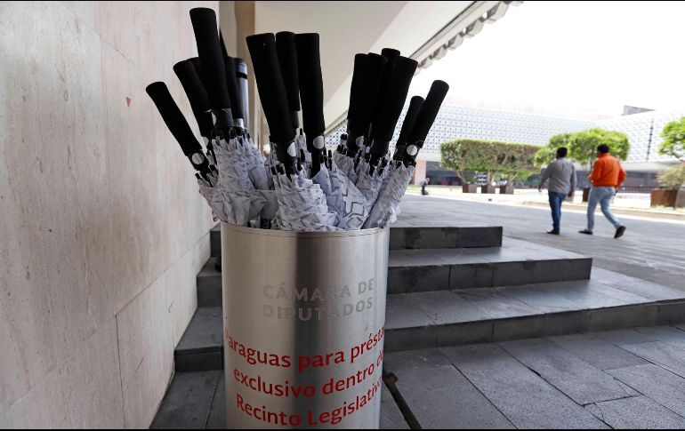 Diputados gastan más de 200 mil pesos en paraguas