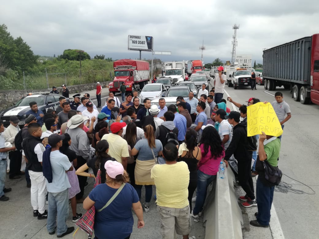 Ciudadanos hartos rompen el bloqueo en el Paso Exprés