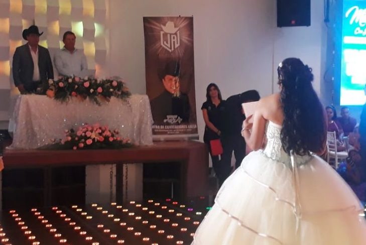 Julión Álvarez apadrina a 118 quinceañeras