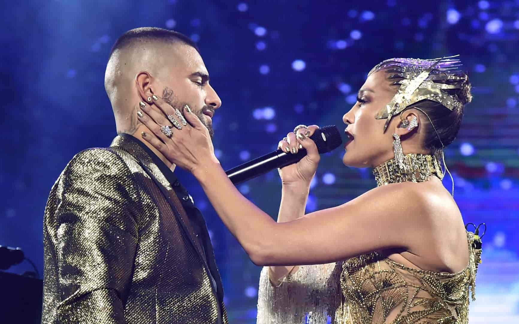 Maluma olvida letra de canción en pleno concierto con Jennifer Lopez