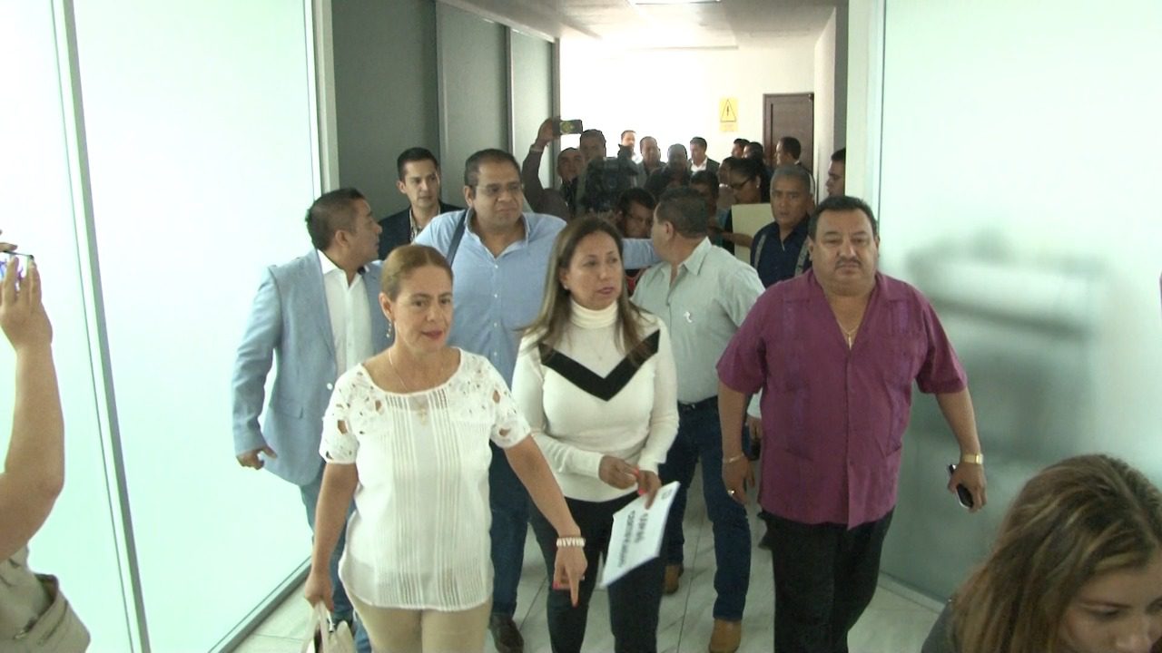 Alejandra Flores toma posesión de la Junta Política