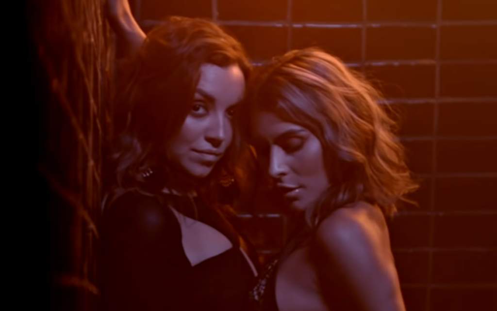 Acusan a María León de robar idea para su video ‘Locos’