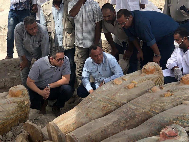 Descubren al menos 20 sarcófagos antiguos en Egipto