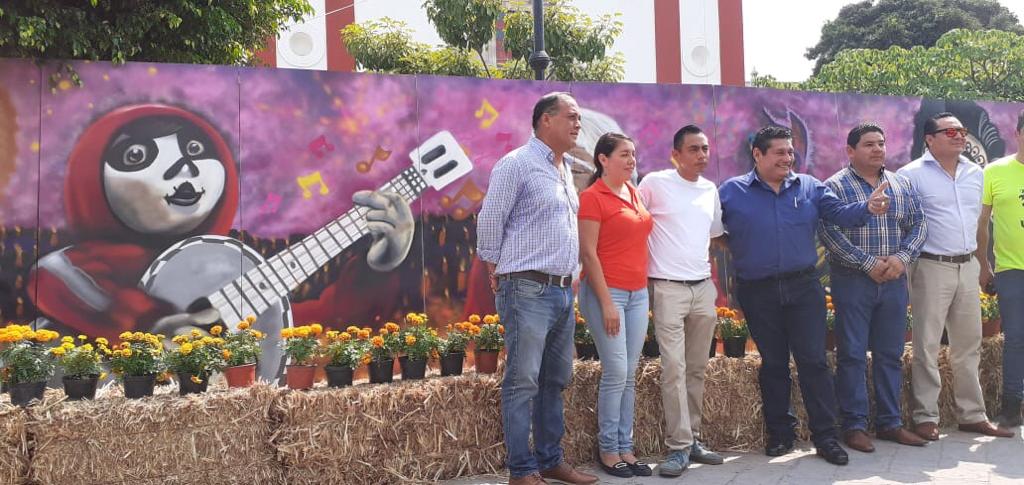 Colocan mural de ‘Coco’ en Cuautla para festejar Día de Muertos