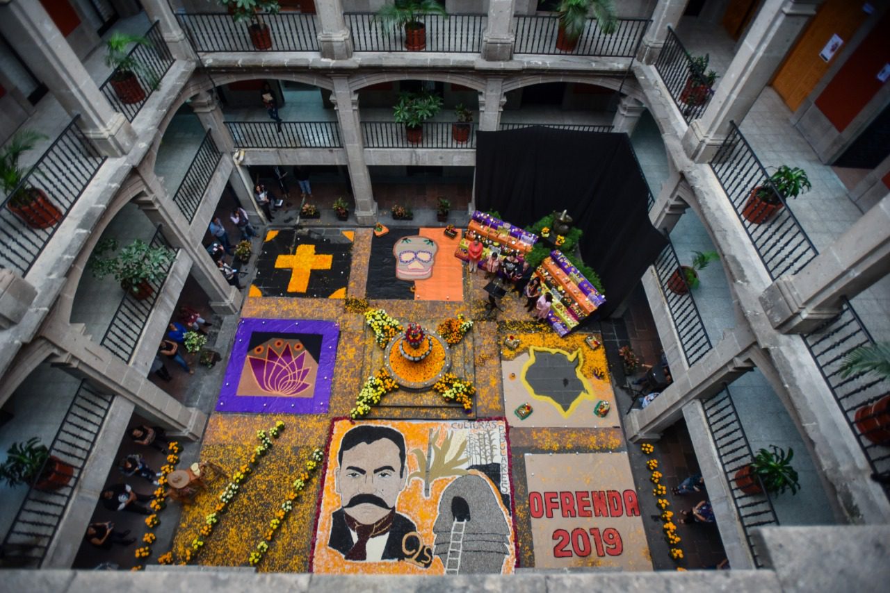 Colocan MEGA OFRENDA dedicada a Emiliamo Zapata