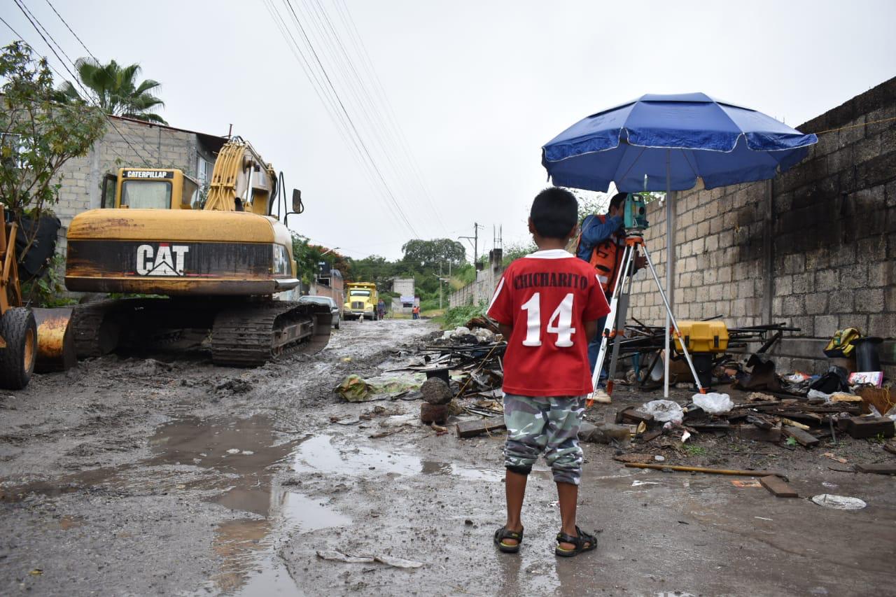 Pavimentan calles en colonias de Jiutepec
