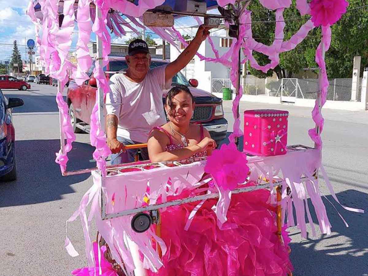Vendedor de rapados pasea a su hija quinceañera en triciclo