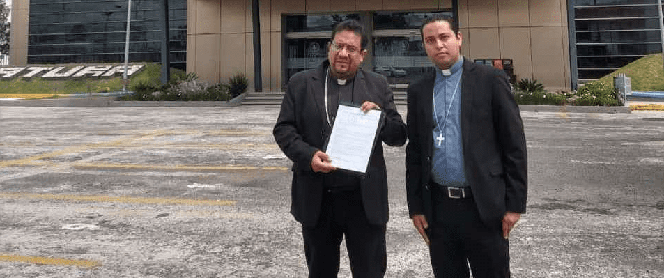 Iglesias amenazan con excomulgar a mujeres que promuevan el aborto
