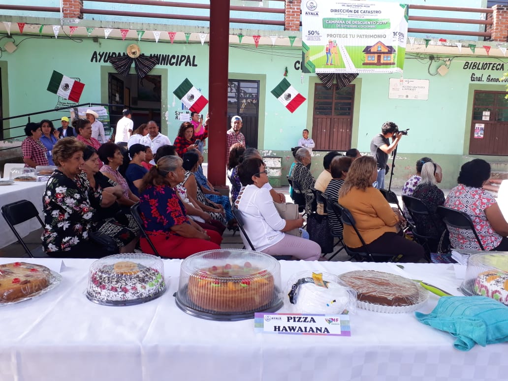 Mujeres de la tercera edad concluyen curso de repostería en Anenecuilco