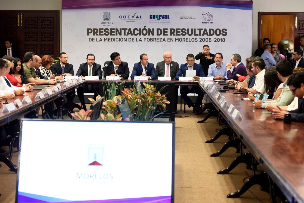 Cuauhtémoc Blanco recibe resultados de medición de pobreza en Morelos