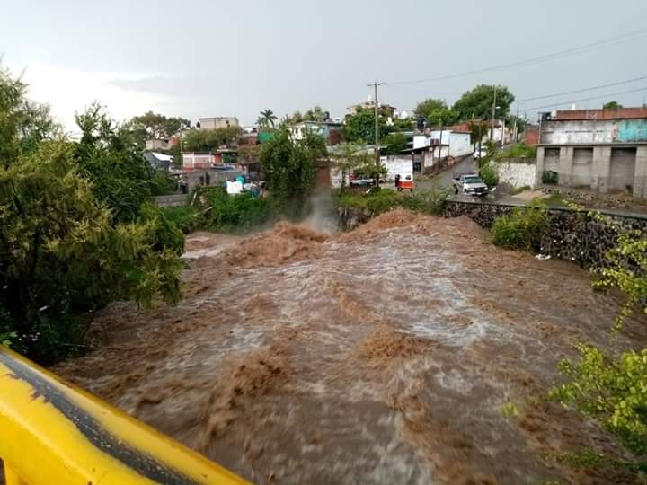 Crece nivel de agua en Río Yautepec, cerraron el vado de Oacalco