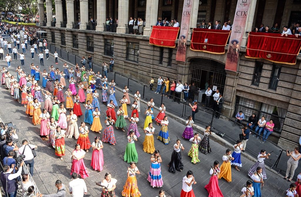 Celebran la Revolución Mexicana con desfile en Cuernavaca