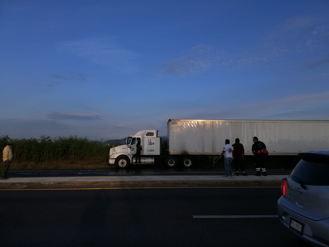 Policía Federal evita tragedia al detener camión sin frenos en la Cuautla-México