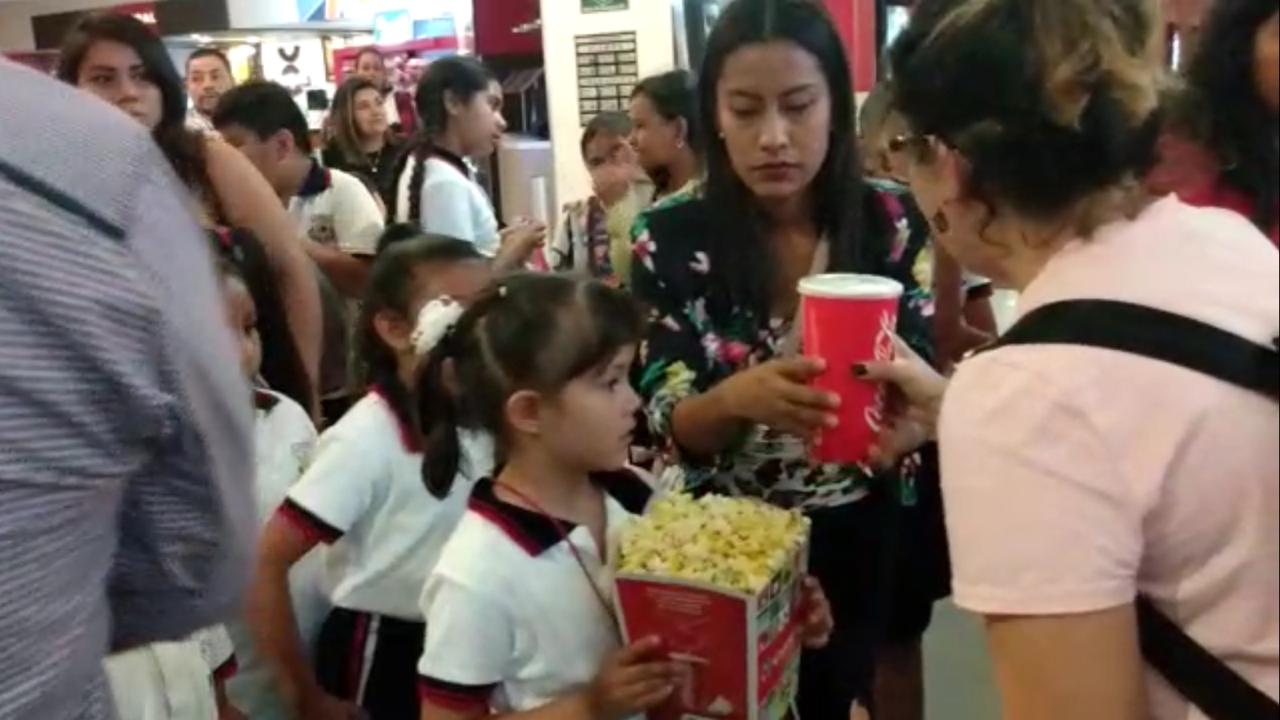 Llevan al CINE a alumnos que reciclaron PET