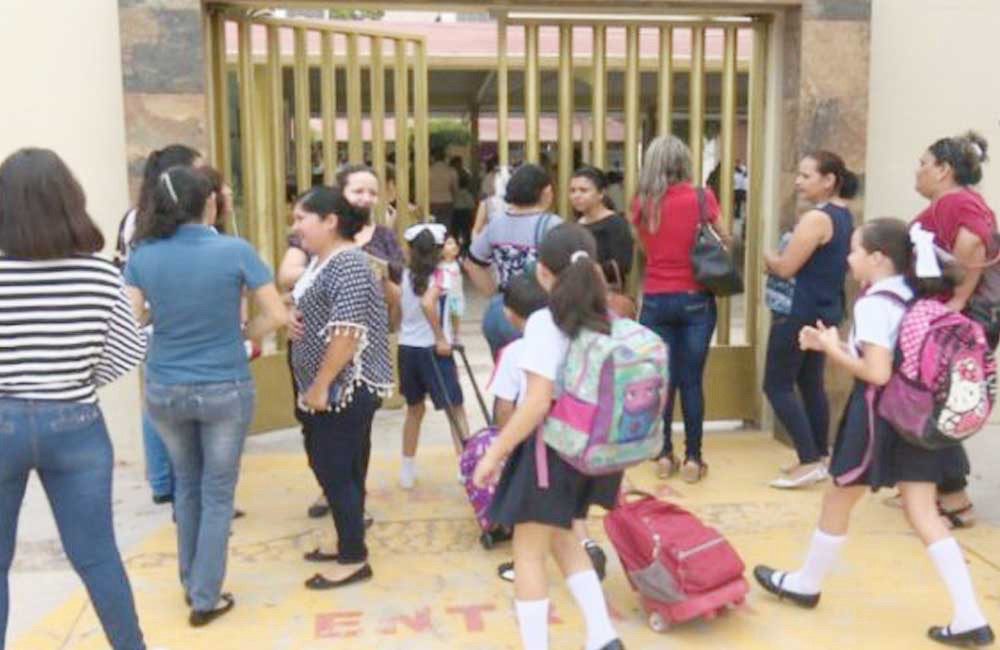 Alumnos podrán usar suéter que no sea del uniforme por FRÍO