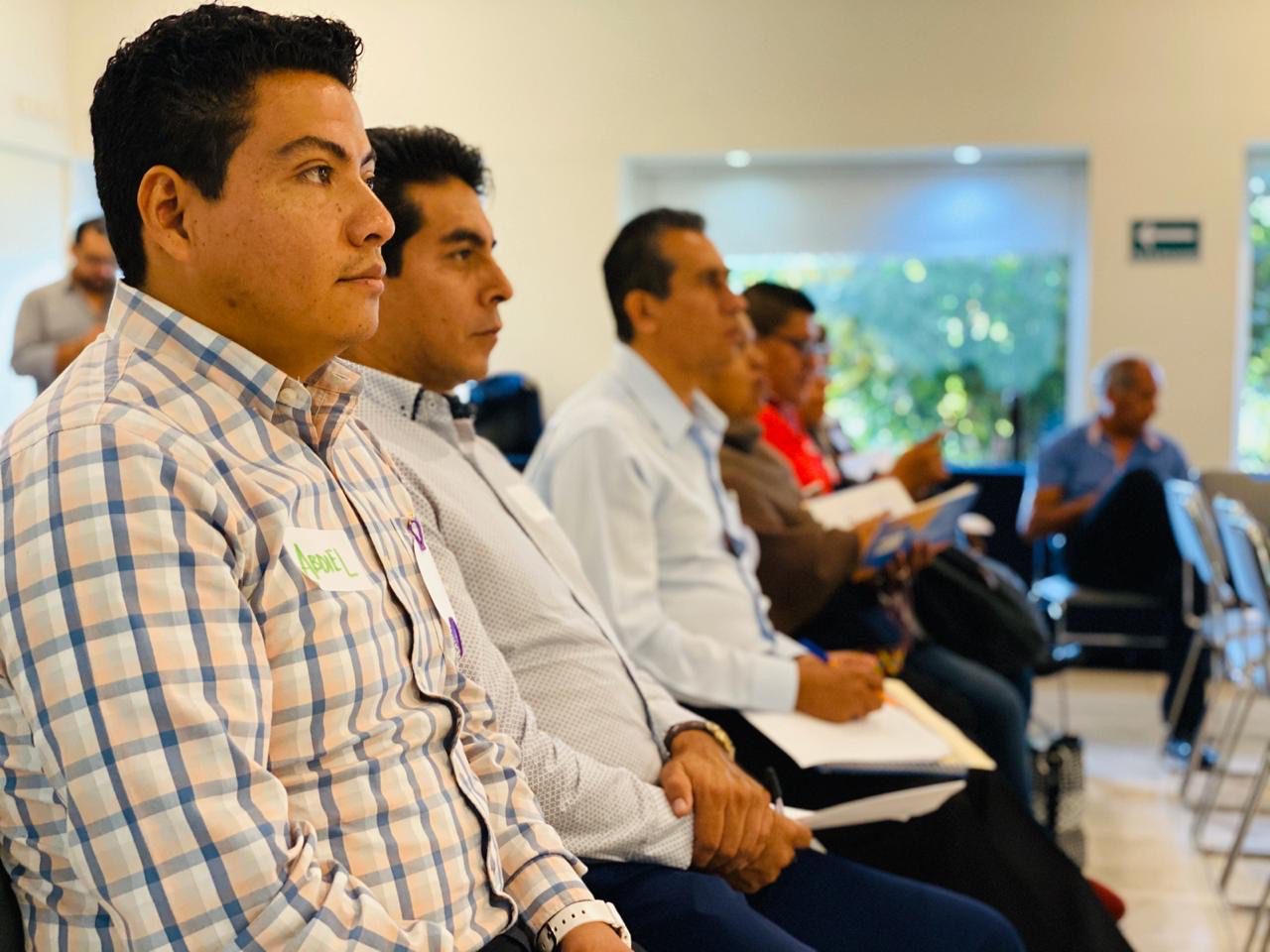 Capacitan directores de escuelas para tratar autoestima de alumnos