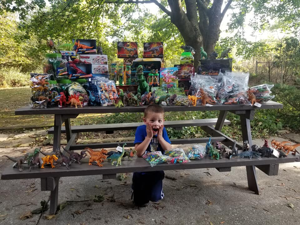 Niño sobreviviente de cáncer dona dos mil juguetes a hospital