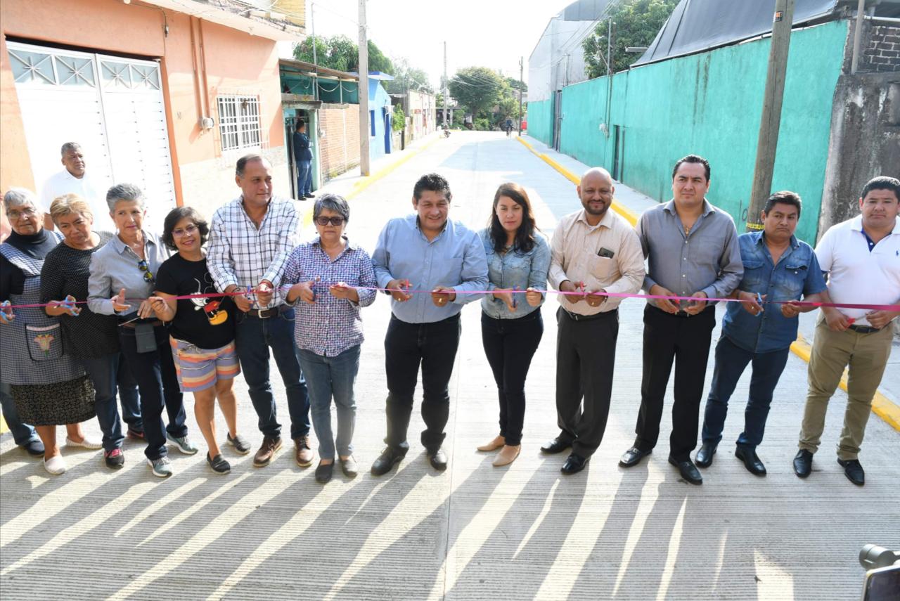 Inauguran pavimentación en calles de Cuautla