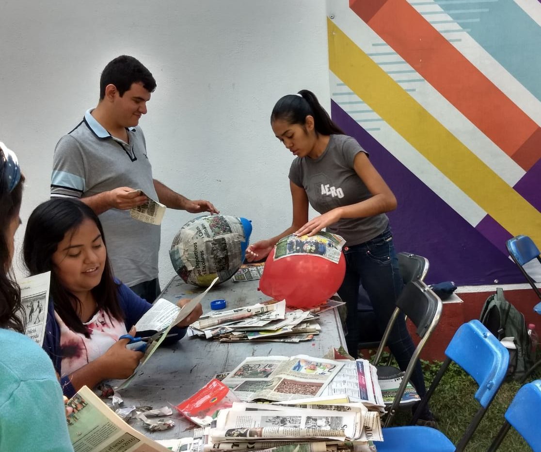 Realizan taller de elaboración de PIÑATAS en Cuautla