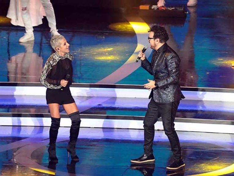 Alex Syntek olvidó la letra de su canción en plena presentación (Video)