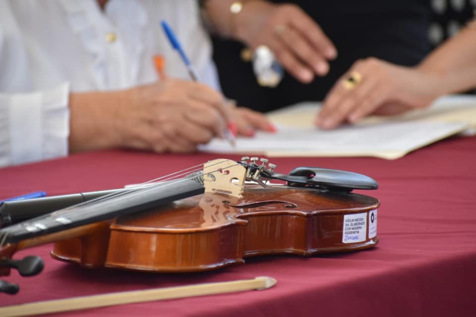 Entregan instrumentos musicales para talleres en Jiutepec