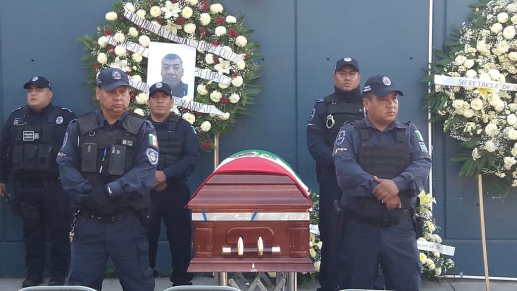 Dan último adiós a policía asesinado en ASALTO a Oxxo en Jiutepec