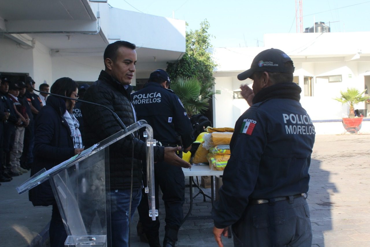 Pagan aguinaldo puntual a policías de Ayala