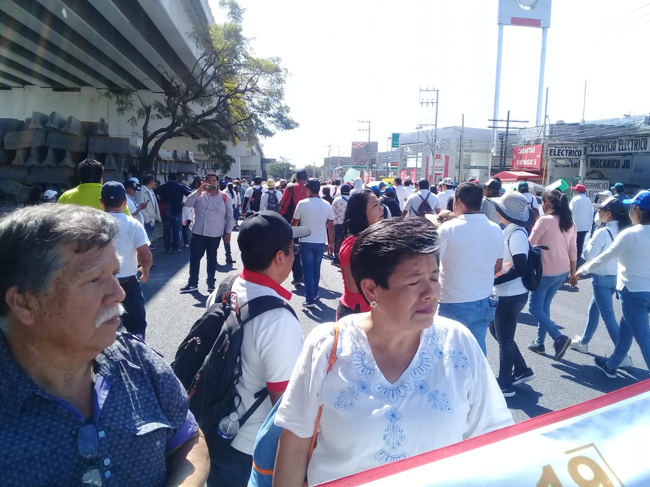 Maestros extienden bloqueo a la autopista Cuernavaca-Acapulco