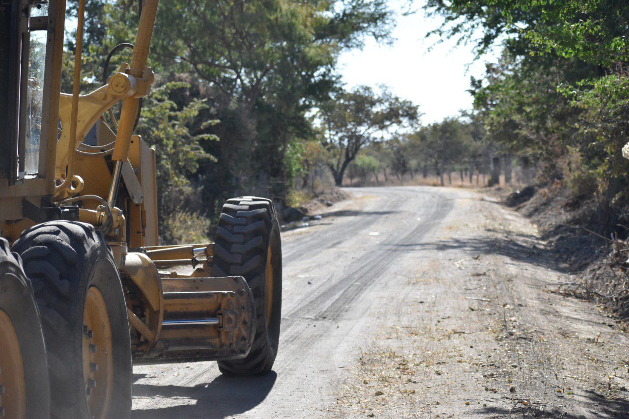 Sedagro rehabilita caminos de saca en Coatlán del Río