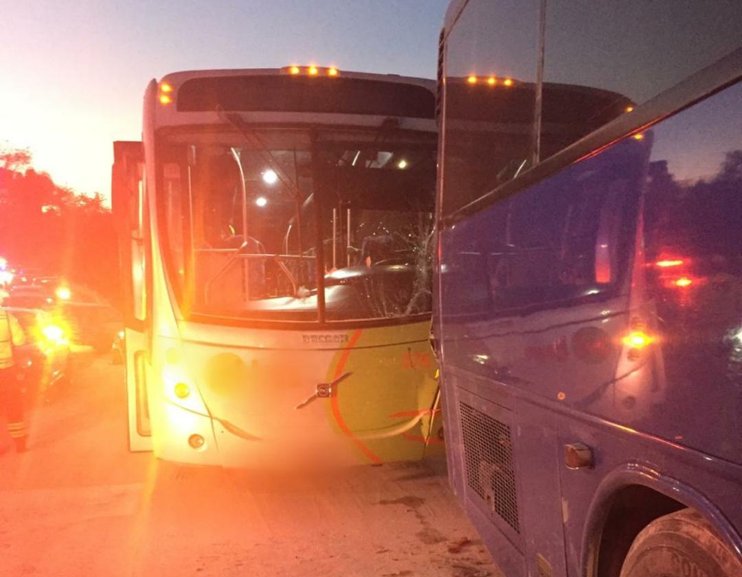 Auto provoca carambola y tráfico en la Acapulco Cuernavaca