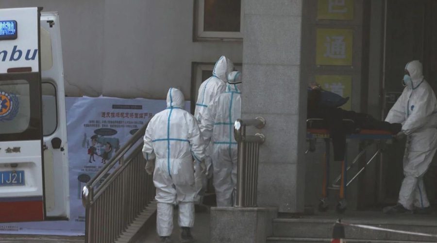 Contagio de CORONAVIRUS se acelera, China elevó a 56 la cifra de muertos