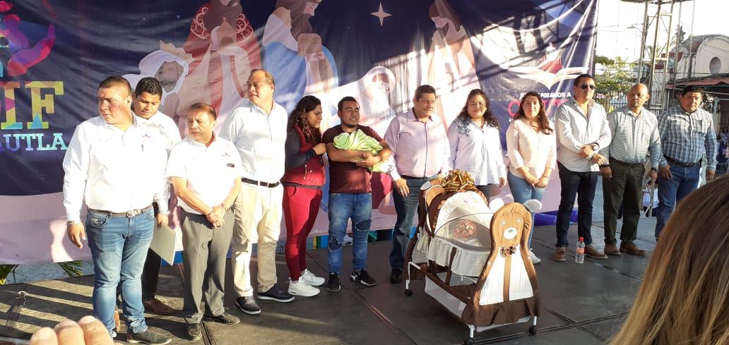 Entregan CUNA a primer bebé del 2020 en Cuautla
