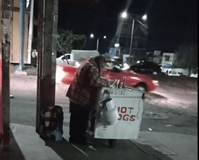 Don Abel logró vender todos sus hot dogs gracias a las redes sociales