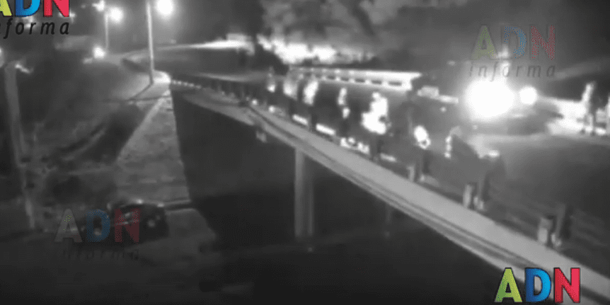 [VIDEO] Policías evitan que joven se SUICIDE en puente de Temixco