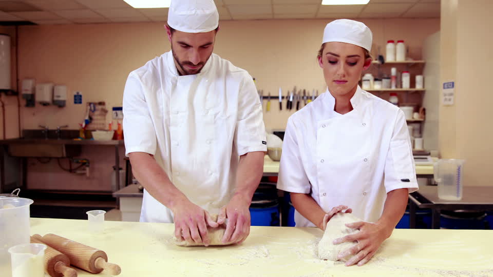 Buscan panaderos para trabajar en Canadá les pagarán hasta 32 mil pesos