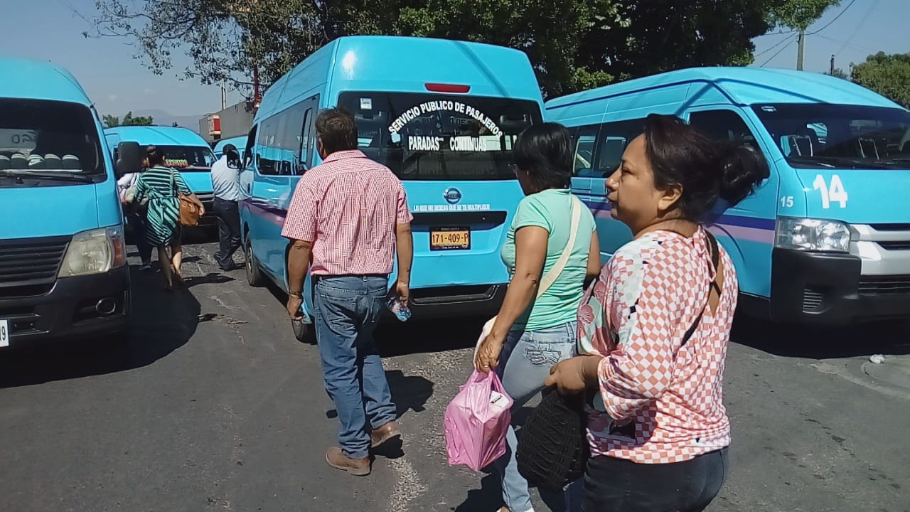 Transportistas COLAPSAN con manifestación el oriente de Morelos