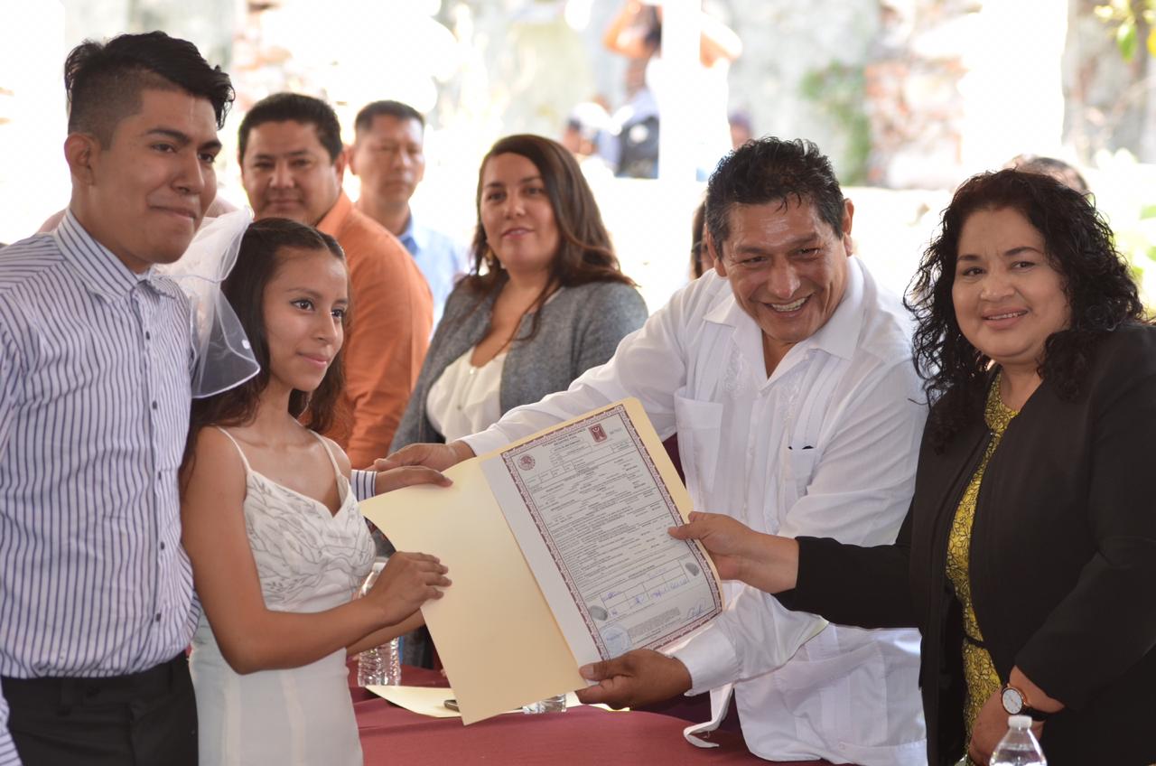 122 parejas se casaron GRATIS en Cuautla