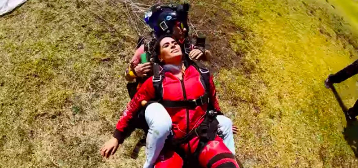 Galilea Montijo se DESMAYA en medio salto fe paracaídas