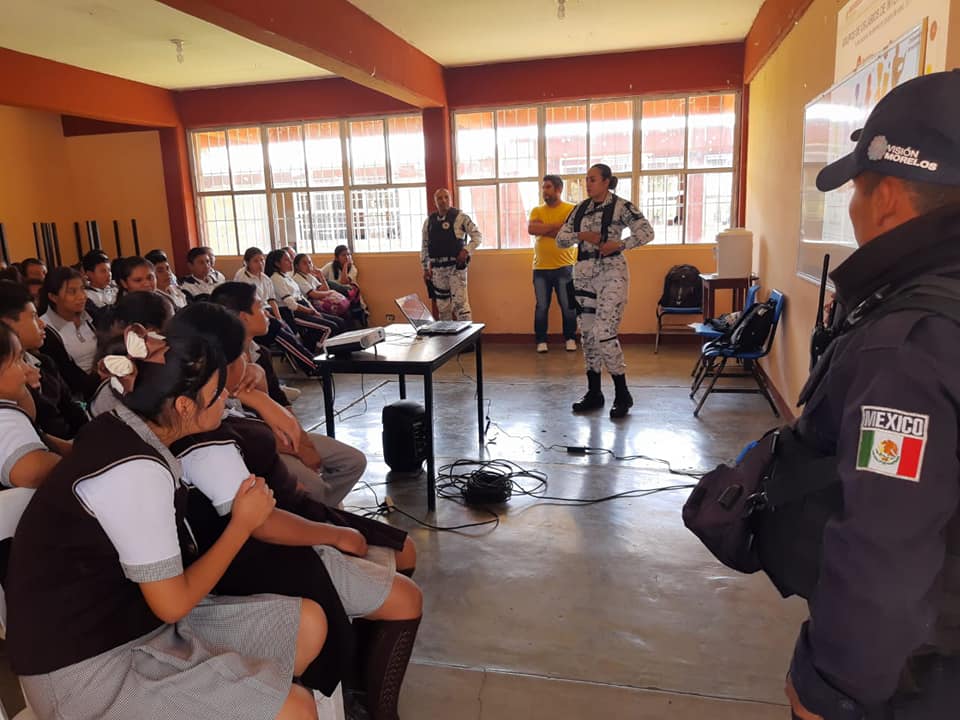 Guardia Nacional acude a escuelas de Axochiapan para fomentar la prevención del delito