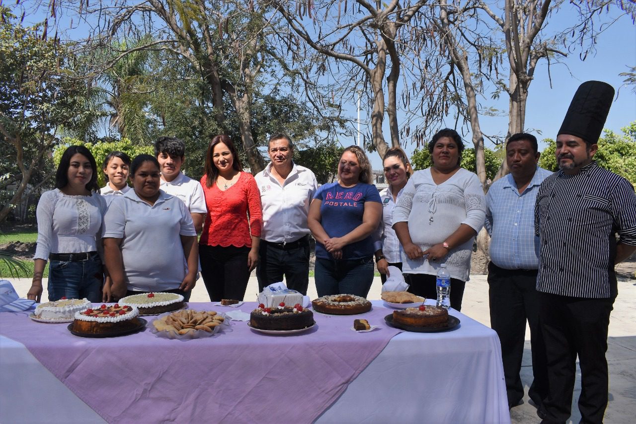 Concluyen 100 jóvenes su capacitación para el trsabajo